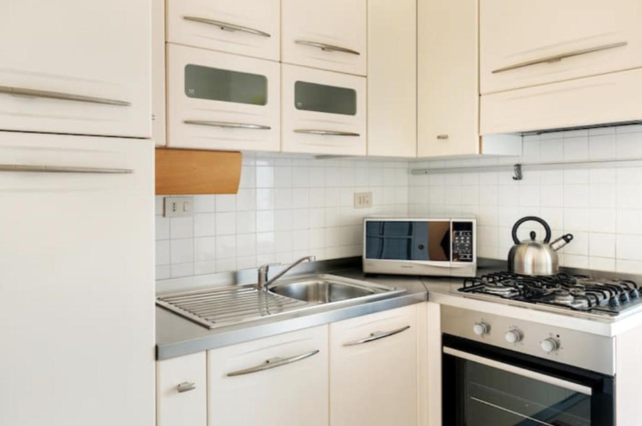 Sunny Flat In Elegant Building Close To Colosseum 罗马 外观 照片